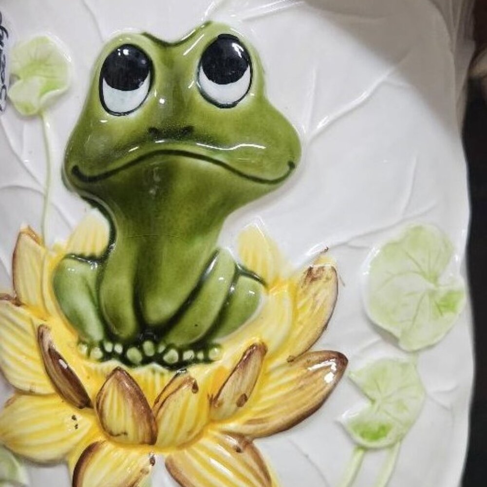 Neil The Frog Canister Medium